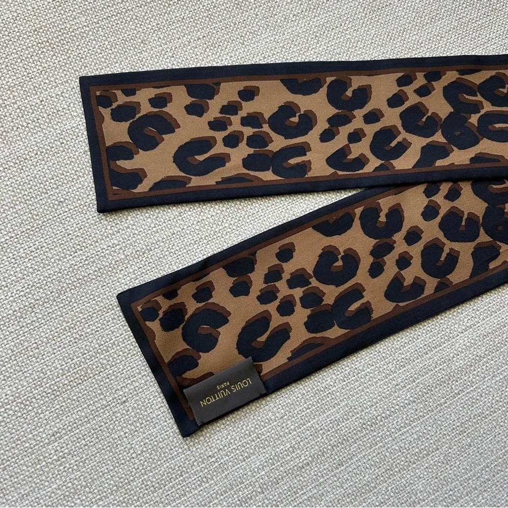 Louis Vuitton 100% Silk Scarf M 72394 Brown Black Leopard Print Bandeau Designer